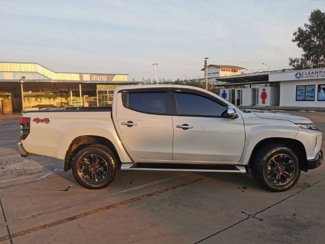รถ Mitsubishi Triton 2.4 GT Premium 4WD สี ขาว