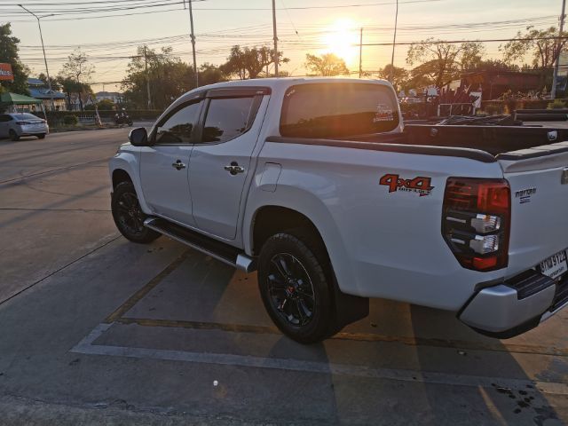 Mitsubishi Triton 2019 2.4 GT Premium 4WD Pickup ดีเซล ไม่ติดแก๊ส เกียร์ธรรมดา ขาว รูปที่ 4