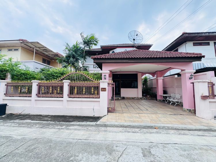 ขายบ้านเดี่ยว ติดถนนบรมราชชนนี 51 ตร.ว. หมู่บ้านพงษ์ศิริชัย 3 เดินทางสะดวกเข้าเมืองง่าย 