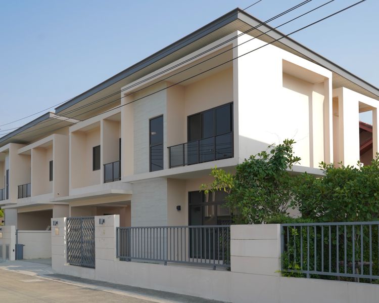 ขายบ้านเดี่ยว 2 ชั้น ฟังก์ชันครบพร้อมอยู่ นัดเข้าชมบ้าน โทร. 093 996 6742