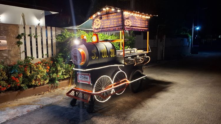 รถเข็นขายของ ตกแต่งสไตล์วินเทจ ในรูปแบบรถไฟไทย