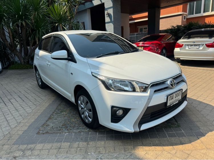 Toyota Yaris 1.2E สีขาว ปี2015