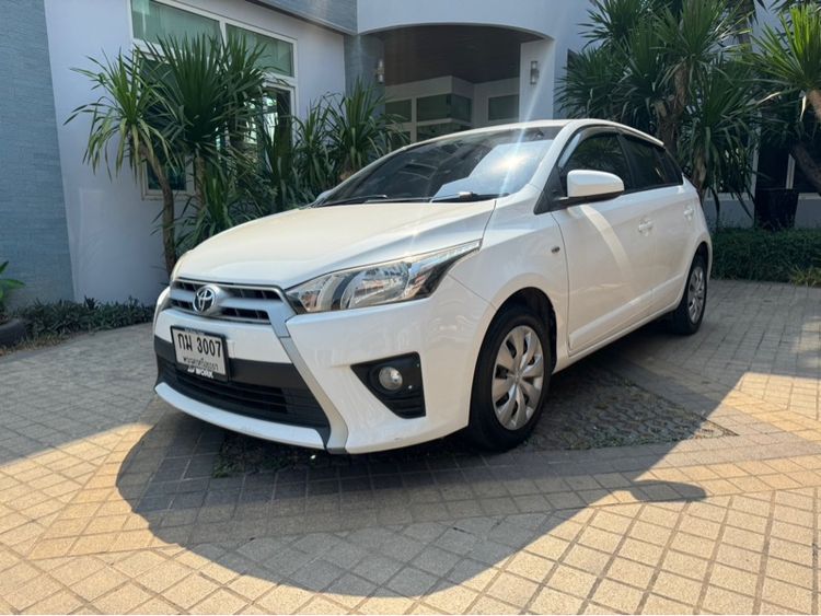 Toyota Yaris 2015 1.2 E เบนซิน ไม่ติดแก๊ส เกียร์อัตโนมัติ ขาว รูปที่ 2