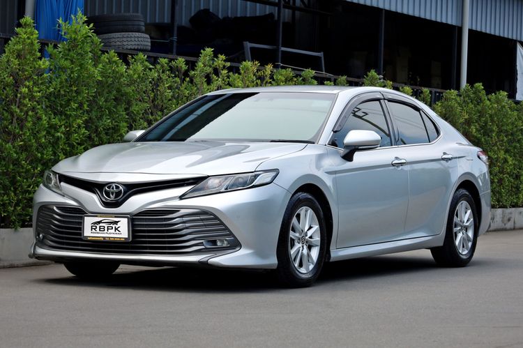 รถ Toyota Camry 2.0 G สี เทา