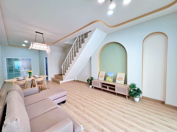 มีบางส่วน ขาย ทาวน์เฮ้าส์ 2 ชั้น 17 ตรว. หมู่บ้านรามอินทรา 71 คู้บอน 27 แยก 35 3 นอน 2 น้ำ ครัวต่อเต็ม ทำเลดี ใกล้ MRT คู้บอน รูปที่ 4