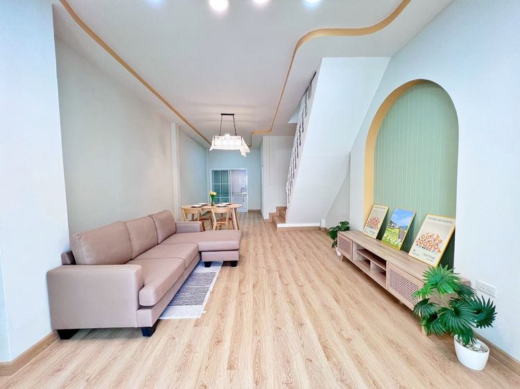 มีบางส่วน ขาย ทาวน์เฮ้าส์ 2 ชั้น 17 ตรว. หมู่บ้านรามอินทรา 71 คู้บอน 27 แยก 35 3 นอน 2 น้ำ ครัวต่อเต็ม ทำเลดี ใกล้ MRT คู้บอน รูปที่ 3