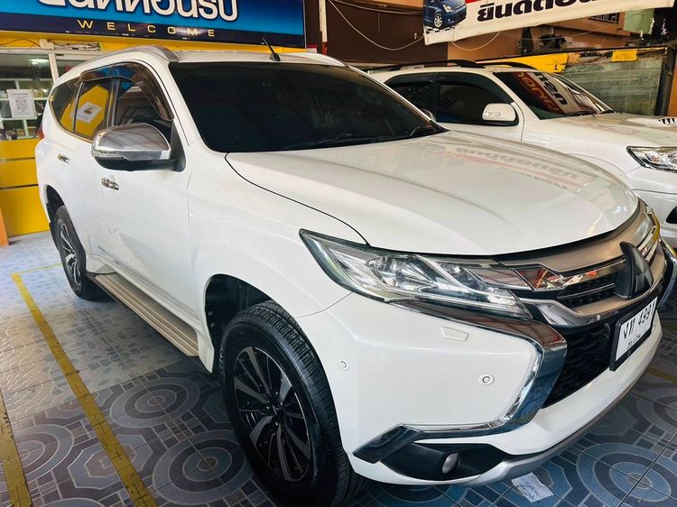 รถ Mitsubishi Pajero Sport 3.2 GLS 4WD สี ขาว