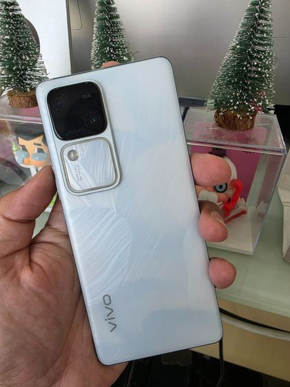 Vivo V30 เจ้าของขายเอง สีขาว เครื่องศูนย์ สภาพสวยมากๆ แรม 12+12 รูปที่ 2