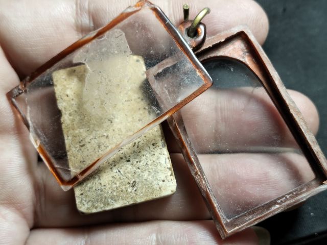 พระสมเด็จสวยแกะออกจากกรอบเก่าครับ รูปที่ 4