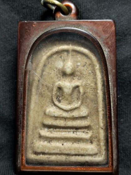 พระสมเด็จสวยแกะออกจากกรอบเก่าครับ