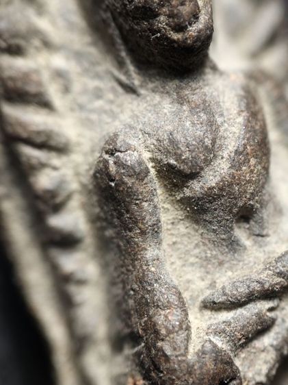 พระรอดลำพูนพิมพ์เล็กครับไม่ได้ล้าง รูปที่ 5