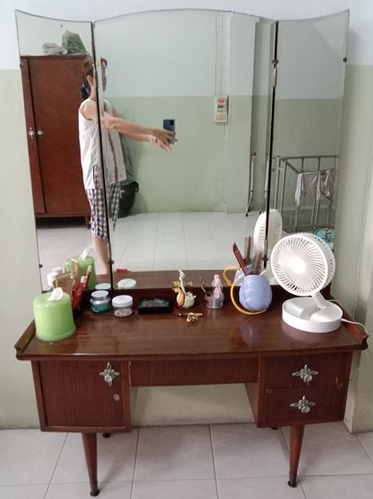 เฟอร์นิเจอร์เก่า โต๊ะเครื่องแป้งของเก่าเกิน 50 ปี