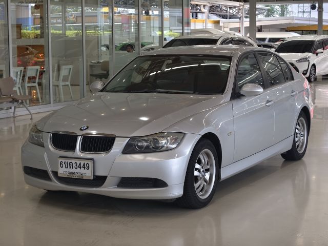 รถ BMW Series 3 318i สี เทา