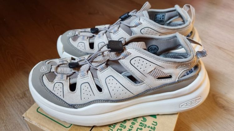 รองเท้าลำลองรัดส้น เบอร์ 37(EU) สีกากี