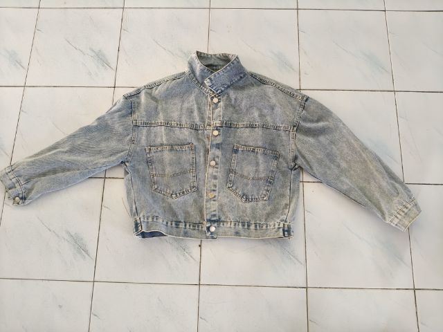 เสื้อและเกงยีนส์