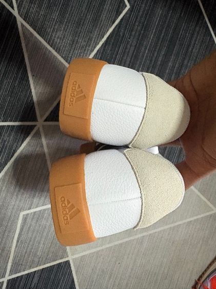 รองเท้า adidas  รูปที่ 3