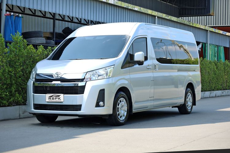 รถ Toyota Commuter 2.8 สี เทา
