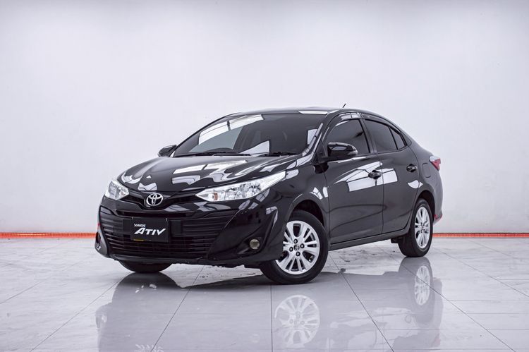 รถ Toyota Yaris ATIV 1.2 E สี ดำ