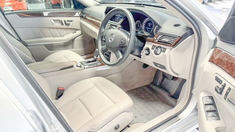 Mercedes-Benz E-Class 2013 E200 เบนซิน รูปที่ 3