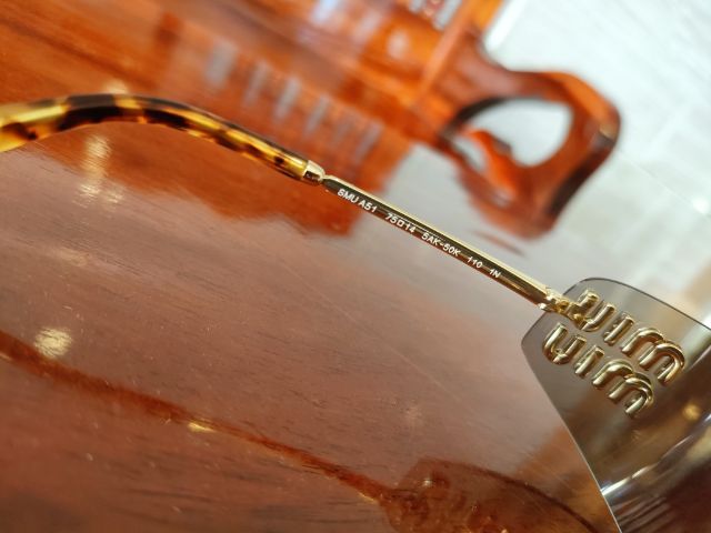 แว่นกันแดด Miu Miu แท้ มือสอง สภาพสวยคับ รูปที่ 9