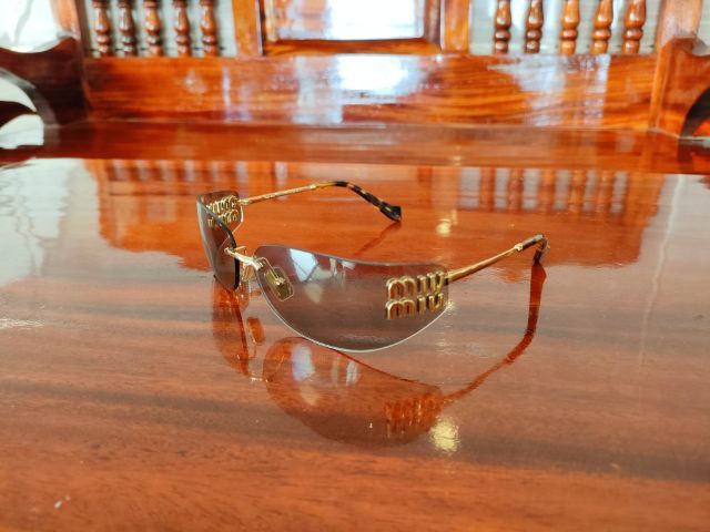 แว่นกันแดด Miu Miu แท้ มือสอง สภาพสวยคับ รูปที่ 5