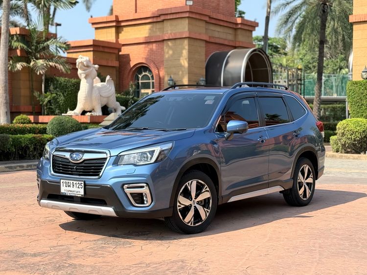 รถ Subaru Forester 2.0 i-S EyeSight สี น้ำเงิน