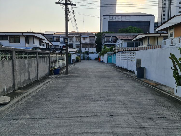 อื่นๆ ไม่มี สร้างเสร็จก่อน 2010 ให้เช่าบ้านเดี่ยวตามสภาพ 6 ซอย 6 หมู่บ้านเสรี 2 (รามคำแหง 24 แยก 28) สังคมดี บรรยากาศดี เดินทางสะดวกมากๆๆ รูปที่ 2