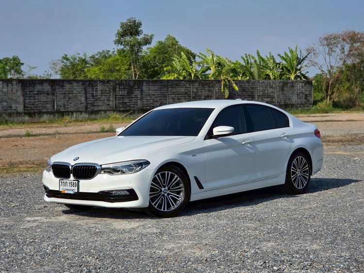 รถ BMW Series 5 520d สี ขาว