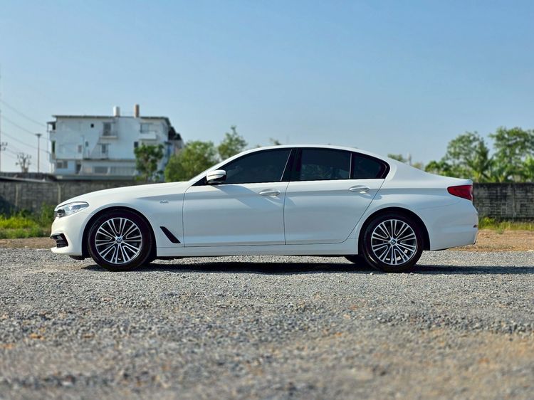 BMW Series 5 2018 520d Sedan ดีเซล ไม่ติดแก๊ส เกียร์อัตโนมัติ ขาว รูปที่ 3