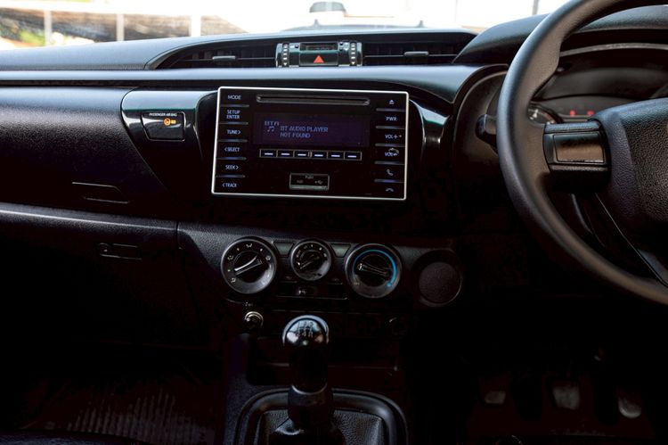 Toyota Hilux Revo 2017 2.4 J Plus Pickup ดีเซล เกียร์ธรรมดา เทา รูปที่ 3