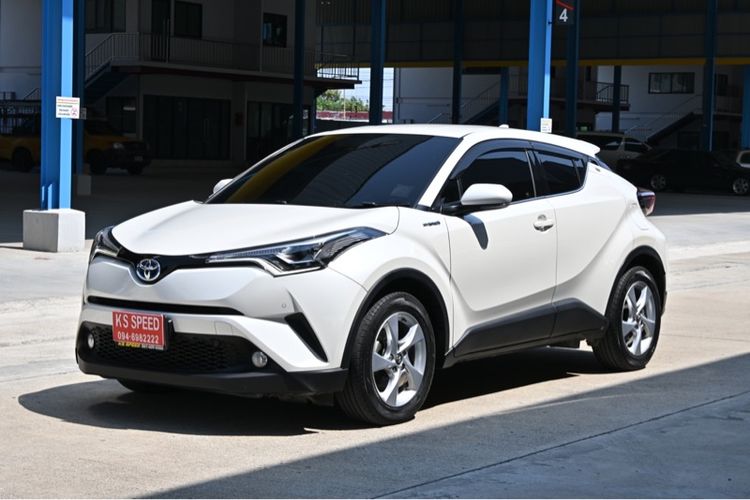 Toyota C-HR 2018 1.8 HV Mid Utility-car ไฮบริด ไม่ติดแก๊ส เกียร์อัตโนมัติ ขาว