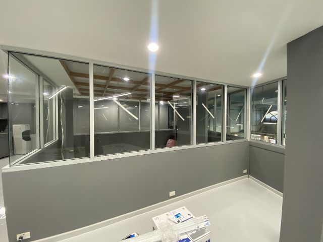 ร้านจำหน่ายพร้อมติดตั้งกระจก ฉากกั้นแอร์ ราคาคุยกันได้0944624419 รูปที่ 5