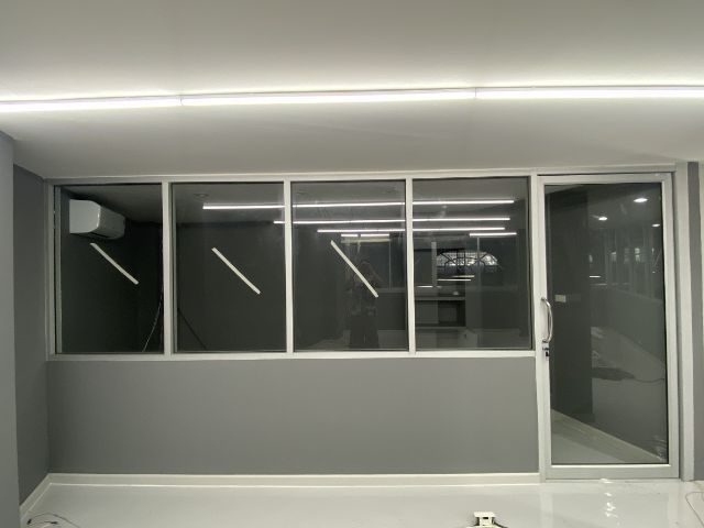 ร้านจำหน่ายพร้อมติดตั้งกระจก ฉากกั้นแอร์ ราคาคุยกันได้0944624419 รูปที่ 7