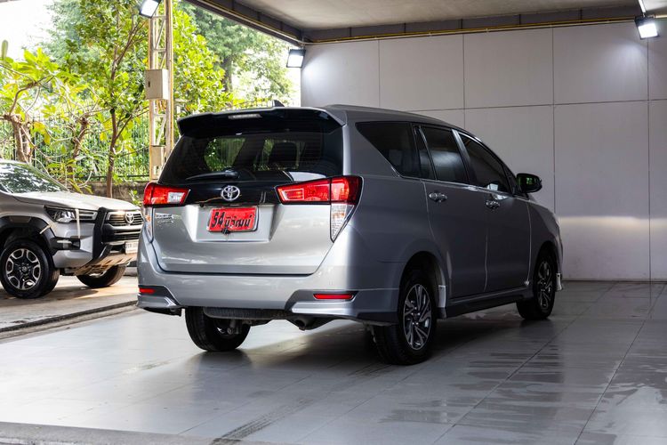 Toyota Innova 2021 2.8 Crysta Utility-car ดีเซล ไม่ติดแก๊ส เกียร์อัตโนมัติ เงิน รูปที่ 4