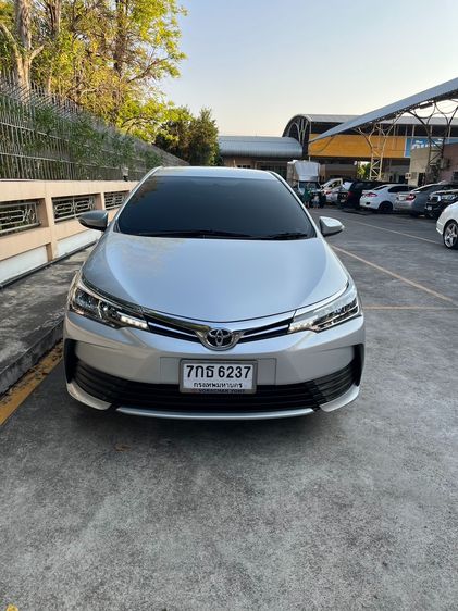 รถ Toyota Altis 1.6 G สี บรอนซ์เงิน