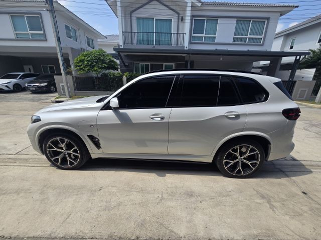 รถ BMW X5 xDrive 50e LCI M Sport สี ขาว