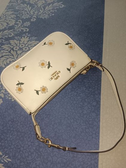 กระเป๋าถือ Coach รุ่น Nolita 19 พร้อมปักลายดอกเดซี่ รูปที่ 5