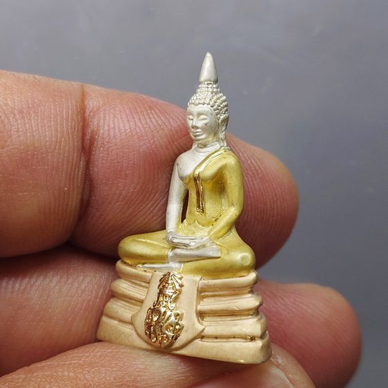 พระกริ่งพระพุทธโสธร ภปร. รุ่นย้อนยุค สร้างพระอุโบสถ พ.ศ. 2539 เนื้อเงินสามกษัตริย์ พิมพ์ใหญ่ พร้อมกล่องเดิม ใบเซอร์ รูปที่ 6