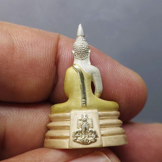 พระกริ่งพระพุทธโสธร ภปร. รุ่นย้อนยุค สร้างพระอุโบสถ พ.ศ. 2539 เนื้อเงินสามกษัตริย์ พิมพ์ใหญ่ พร้อมกล่องเดิม ใบเซอร์ รูปที่ 4