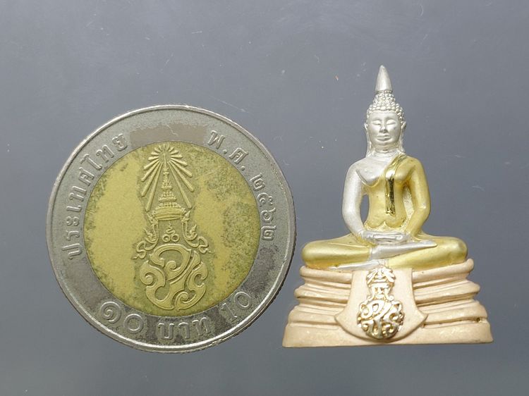 พระกริ่งพระพุทธโสธร ภปร. รุ่นย้อนยุค สร้างพระอุโบสถ พ.ศ. 2539 เนื้อเงินสามกษัตริย์ พิมพ์ใหญ่ พร้อมกล่องเดิม ใบเซอร์ รูปที่ 8