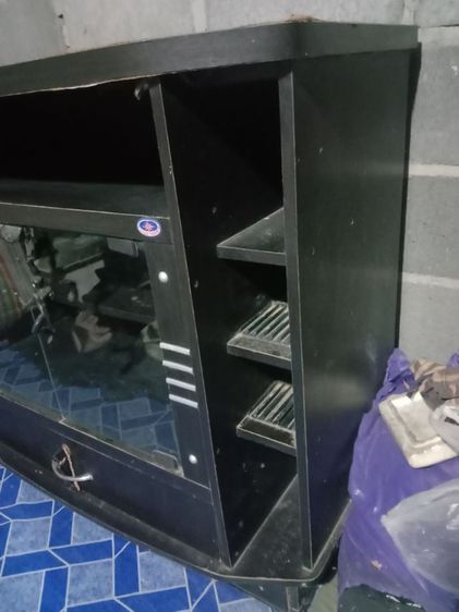 ตู้โชว์วางทีวี ด้านหน้า ด้านข้าง ด้านหลัง สภาพดีหมด พอคนมารับเอง นะคะไม่มีรถไปส่งค่ะ ขาย 350 บาท สนใจทักสอบถามได้ค่ะ  รูปที่ 2