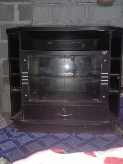 ตู้โชว์วางทีวี ด้านหน้า ด้านข้าง ด้านหลัง สภาพดีหมด พอคนมารับเอง นะคะไม่มีรถไปส่งค่ะ ขาย 350 บาท สนใจทักสอบถามได้ค่ะ  รูปที่ 3