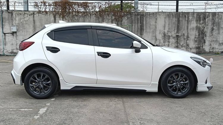 Mazda Mazda 2 2019 1.3 High Connect Sedan เบนซิน ไม่ติดแก๊ส เกียร์อัตโนมัติ ขาว รูปที่ 3