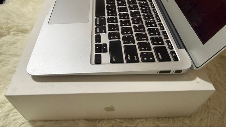 MacBook Air (11 นิ้ว, กลางปี 2013)  รูปที่ 4
