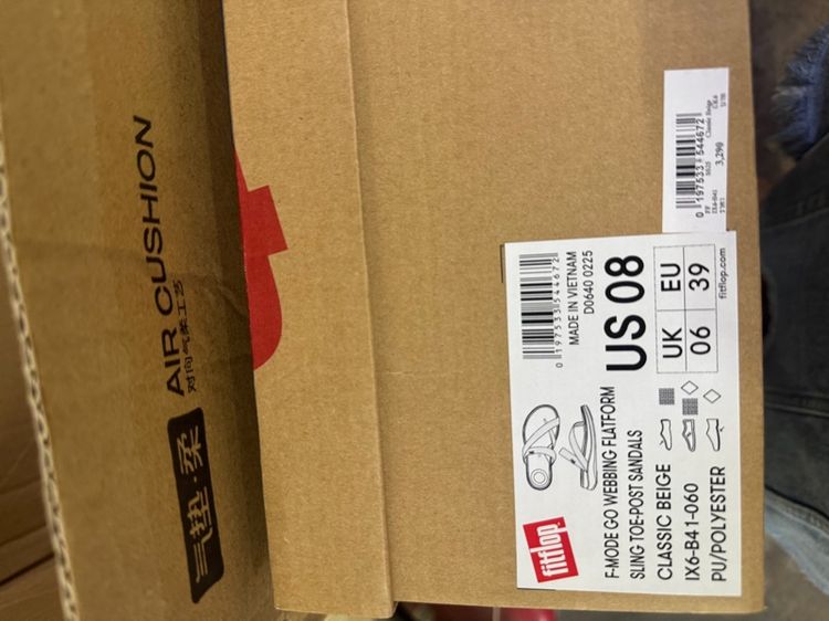 รองเท้ามือ1 รูปที่ 4