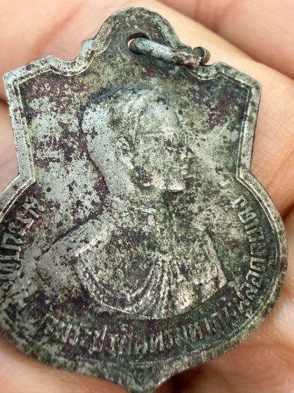 เหรียญนายหลวง ร๙ อนุสรณ์ มหาราช ปี06 เนื้อเก่าสาแดง ตรงยุค เนื้อพระระดับ60ปี พระเก่าๆเหมาๆบ้านๆ พระคนแก่เก่าๆเก็บ081-3330446 L.tonyabu