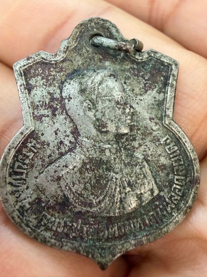 เหรียญนายหลวง ร๙ อนุสรณ์ มหาราช ปี06 เนื้อเก่าสาแดง ตรงยุค เนื้อพระระดับ60ปี พระเก่าๆเหมาๆบ้านๆ พระคนแก่เก่าๆเก็บ081-3330446 L.tonyabu รูปที่ 9