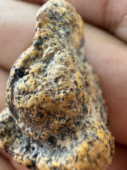 พระปิดตา พิมพ์พระสังกัจจายพุงป่อง เนื้อยุคพระสมเด็จ เนื้อเเข็งเเกร่งหนืบนุ่ม ยุบยับย่น เนื้อเก่าๆ มวรสารเยอะ เนื้อก้นครก  พระเก่าๆเหมาๆบ้านๆ