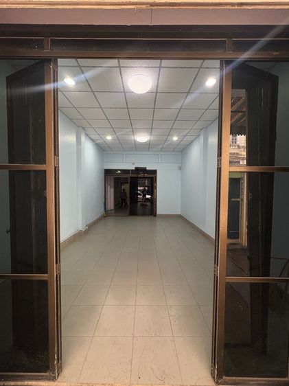 ให้เช่าอาคารพาณิชย์ อ้อมใหญ่ 4 ชั้นครึ่ง พื้นที่ใช้สอยกว่า 220ตรม. หน้ากว้าง4เมตร ลึก15เมตร  เหมาะสำหรับทำออฟฟิศ-สตูดิโอ รูปที่ 3