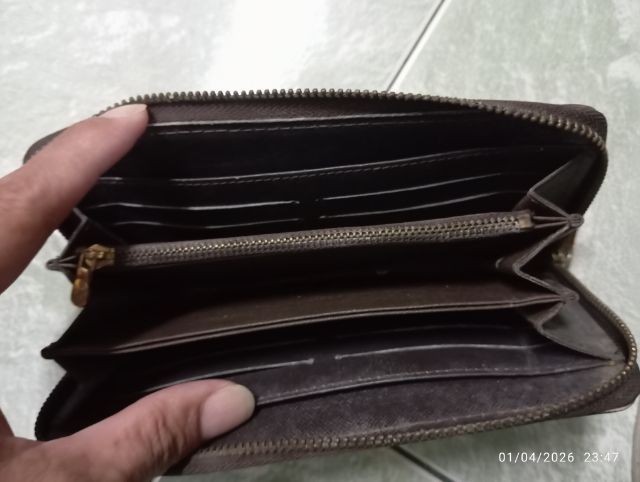 Louis Vuitton รุ่น Zippy Wallet ลาย Damier Ebene รูปที่ 4